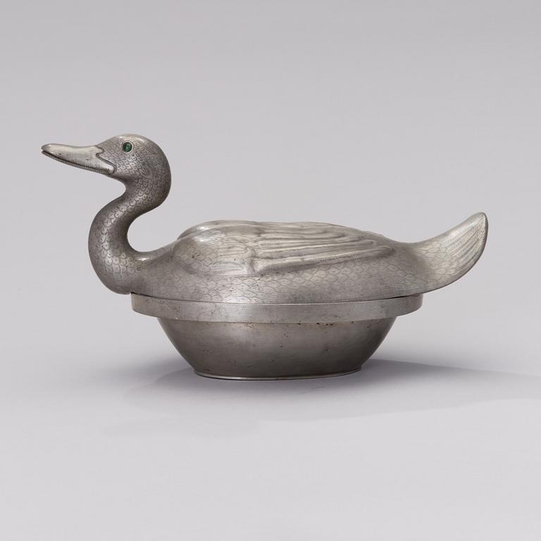 A Chinese pewter tureen, Loong Kee, early 20th century.