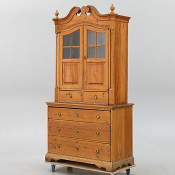 Cabinet, 18th century.
