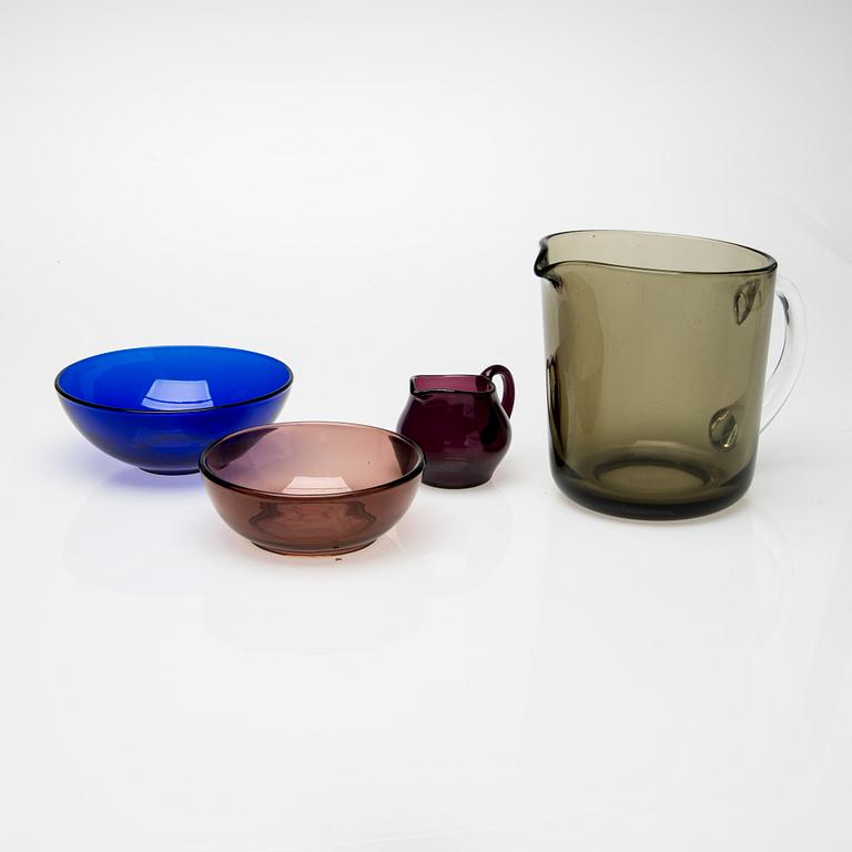 SAFTGLAS-SET I KORG samt DRICKSGLAS, 13 st, Kaj Franck, 1950-60-tal.