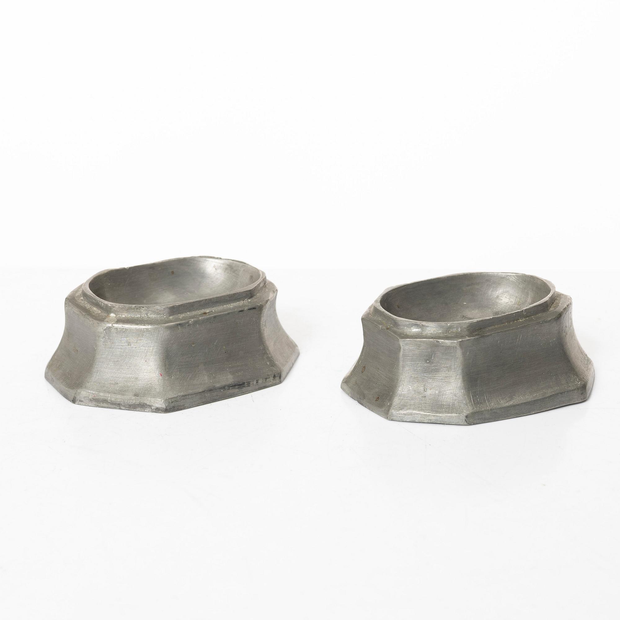Rokoko, A pair of Swedish pewter salt cellars, 18th century.
