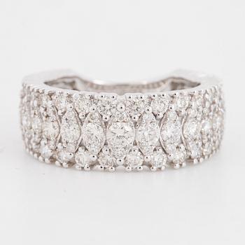 Round brilliant-cut diamond ring.