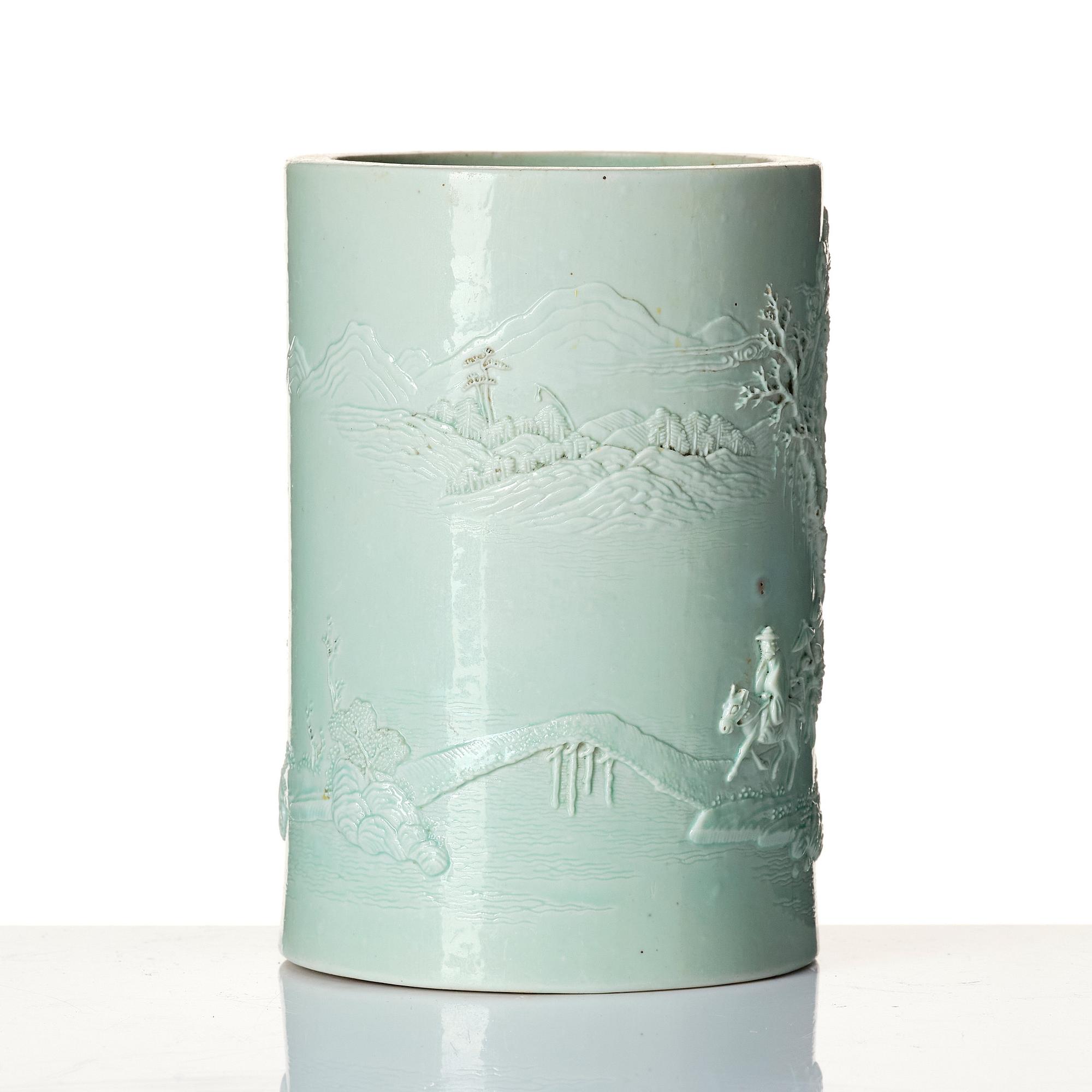 A pale green glazed brush pot, Qing dynasty, 19th Century.