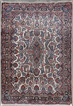 MATTA, old/semiantik Kirman. Ca 372x280 cm.