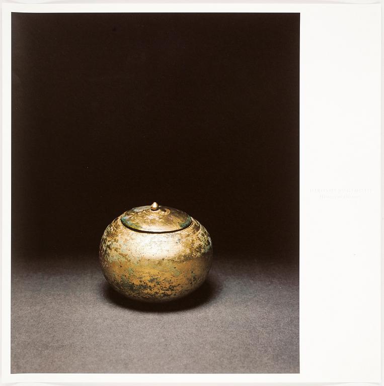 HIROSHI SUGIMOTO, offsetlitografi, "Gilt Bronze Reliquary" (edition of 300).