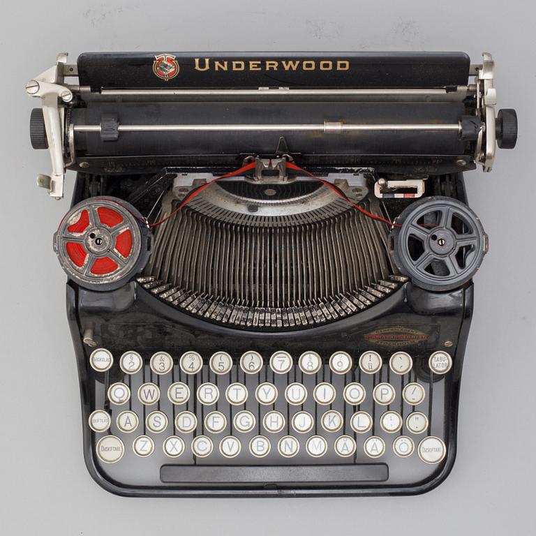 A early 20th century Underwood typewriter.
