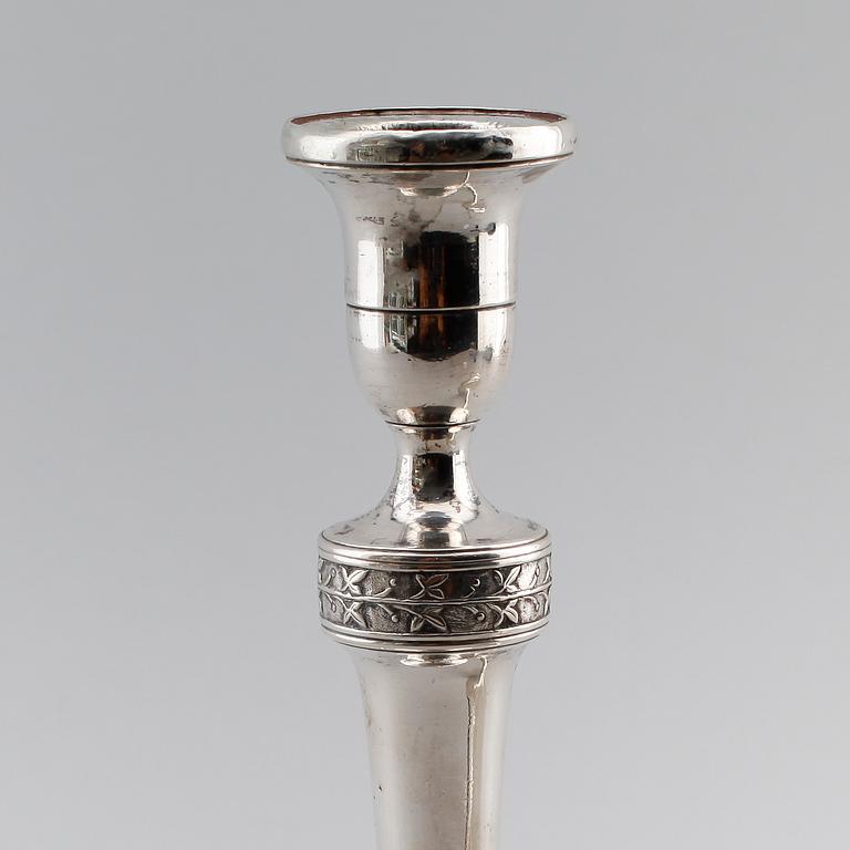 LJUSSTAKAR, 1 par, silver, möjligen Tyskland, 1800-talets första hälft.