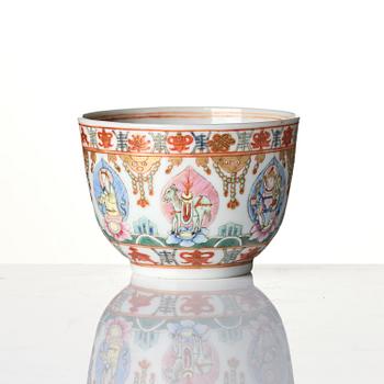 A 'barragon tumed' famille rose cup, Qing dynasty, 19th century.