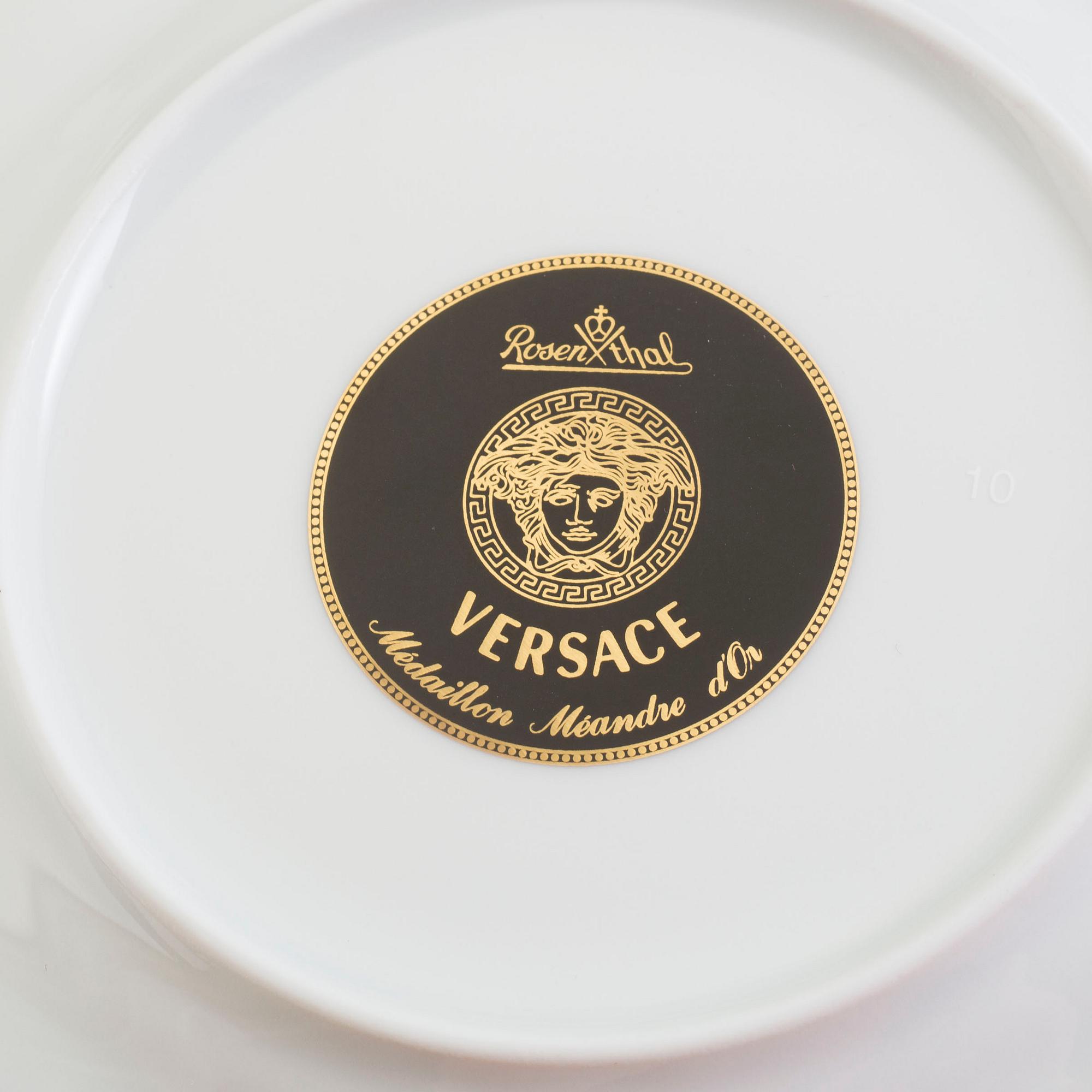 a set of 2+4 porcelain plates, 'Médaillon Méandre d'Or', Ikarus, by Versace for Rosenthal.