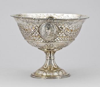 GALLERSKÅL PÅ FOT, silver. Georg Roth & Co, Hanau Tyskland, omkring år 1900. Ca 800 g.