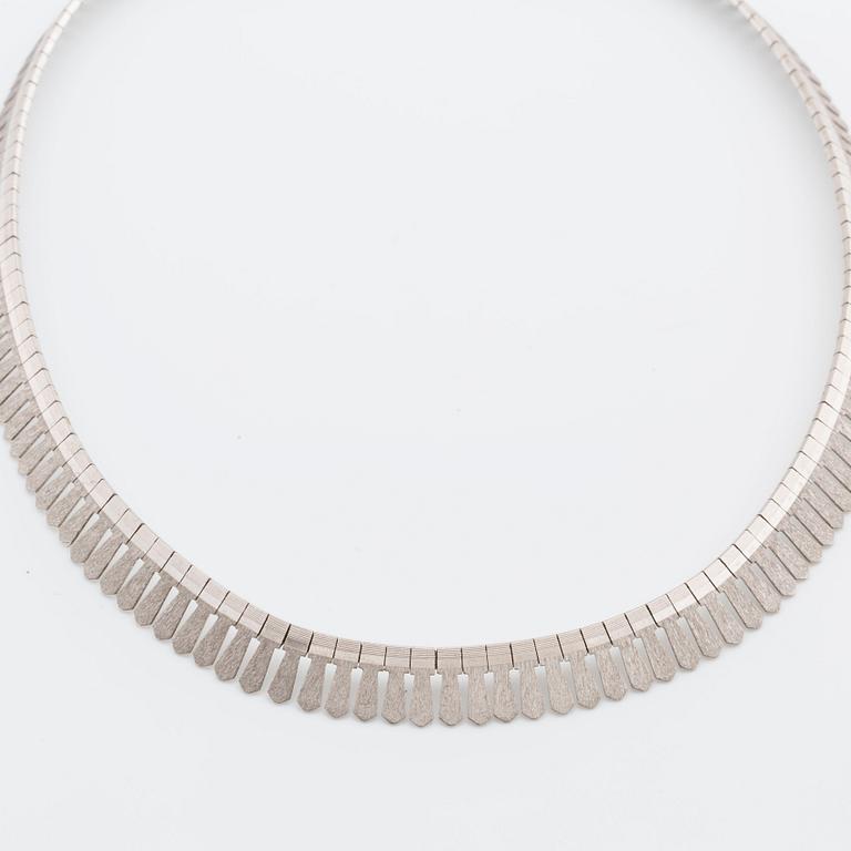 NECKLACE, semi-rigid link, 18K whitegold, approximatively 35 g.