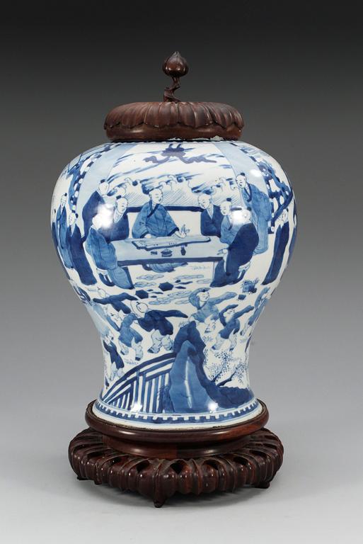 A blue and white jar, Qing dynasty, Kangxi (1662-1722).