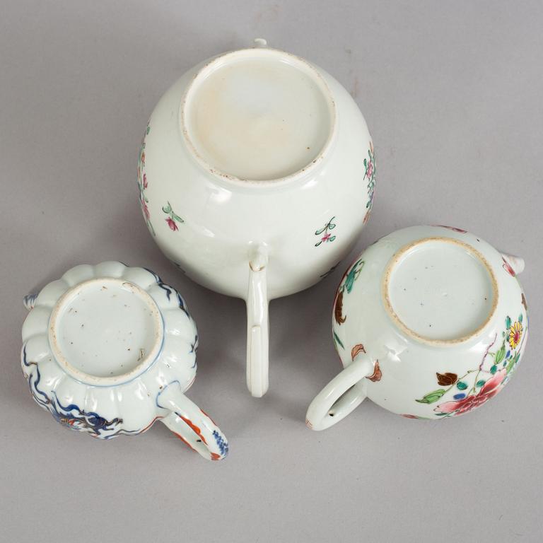 A set of three Chinese Export tea pots with covers, Qing dynasty, Qianlong (1736-95).