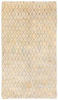 187. Ingrid Hellman-Knafve, a carpet 'Lökar', knotted pile, 324 x 185.5 cm, signed IH-53.