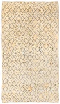 187. Ingrid Hellman-Knafve, a carpet 'Lökar', knotted pile, 324 x 185.5 cm, signed IH-53.