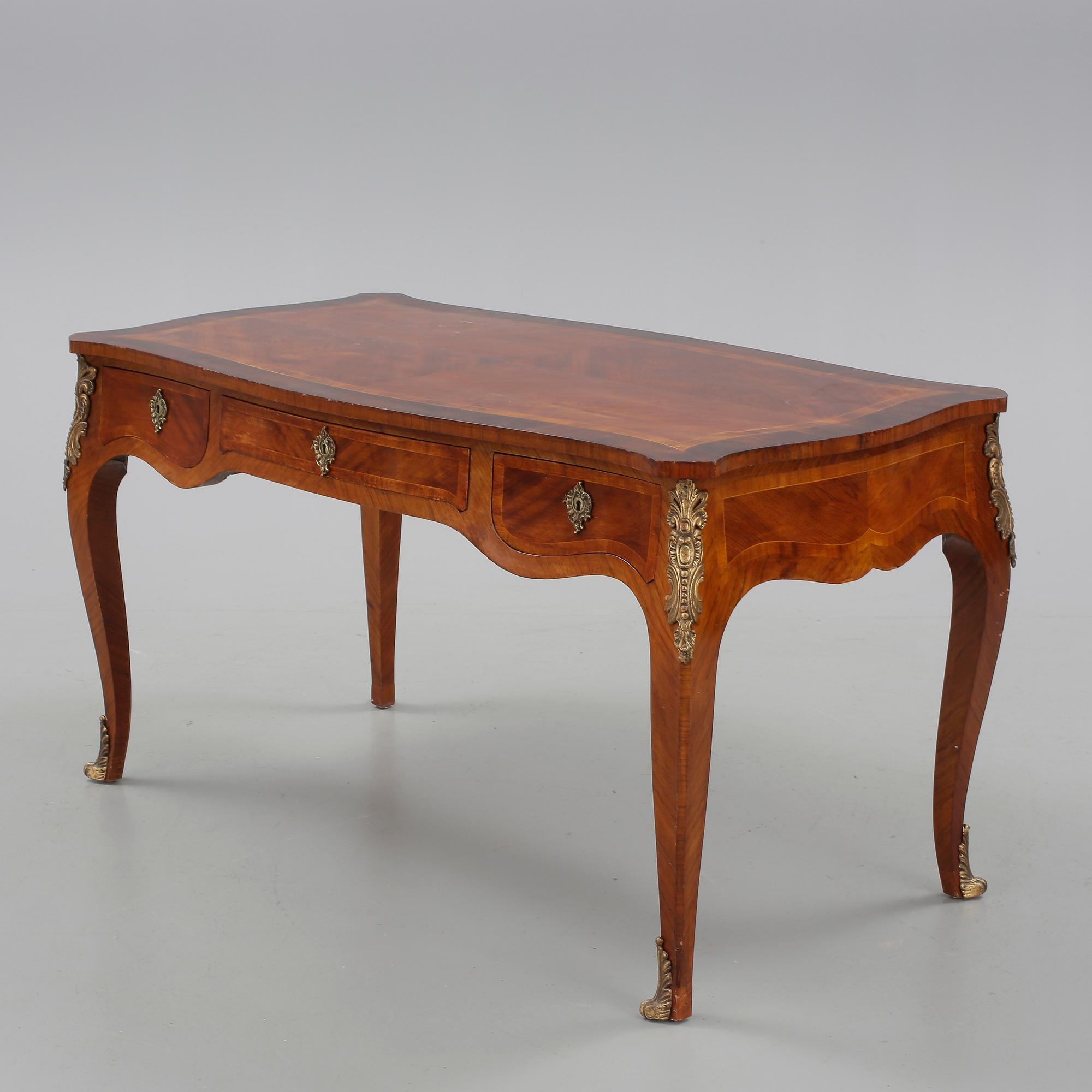 SKRIVBORD, Rokokostil, 1900-talets första hälft.