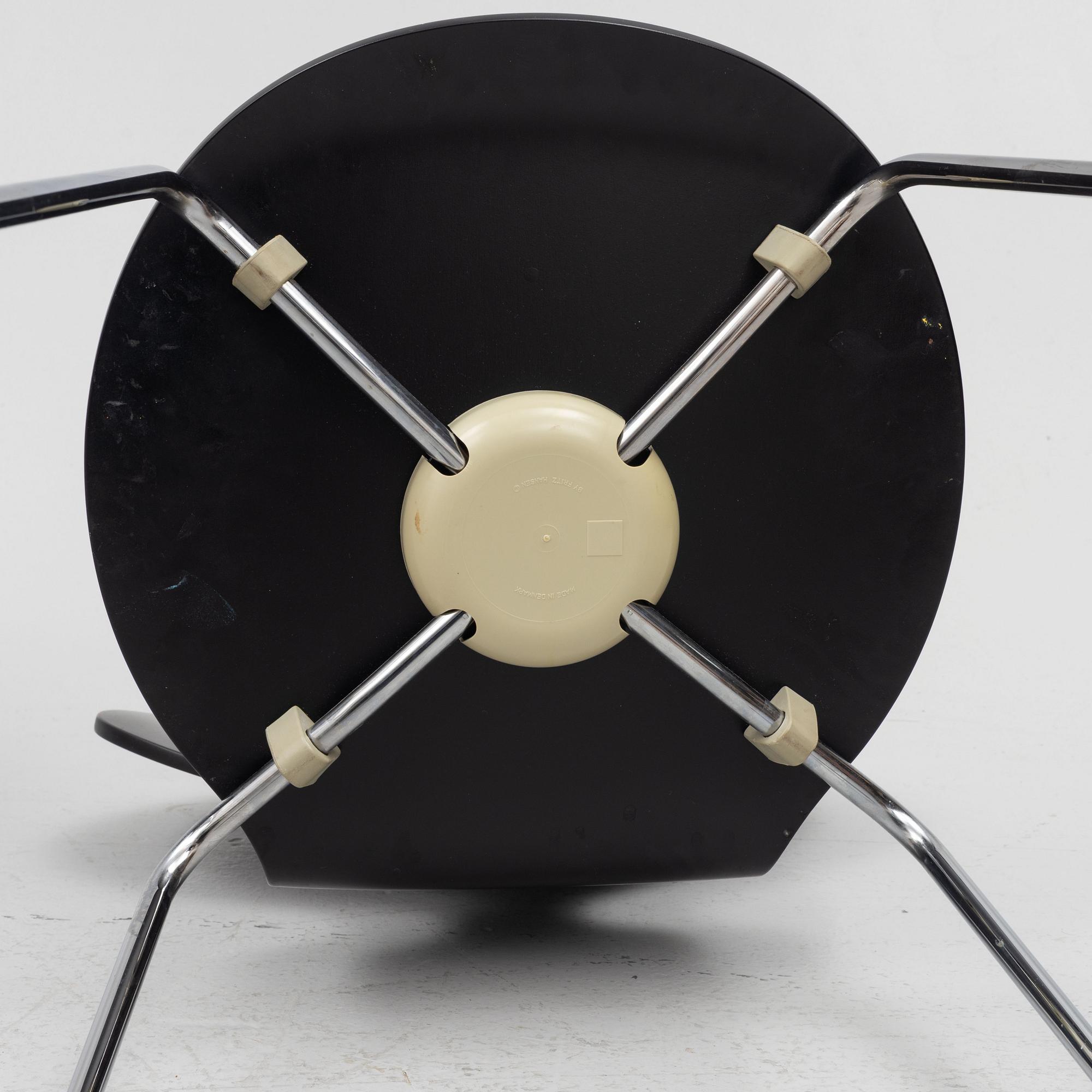 Arne Jacobsen, stolar, 4 st, "Myran", Fritz Hansen, Danmark, 1900-talets andra hälft.