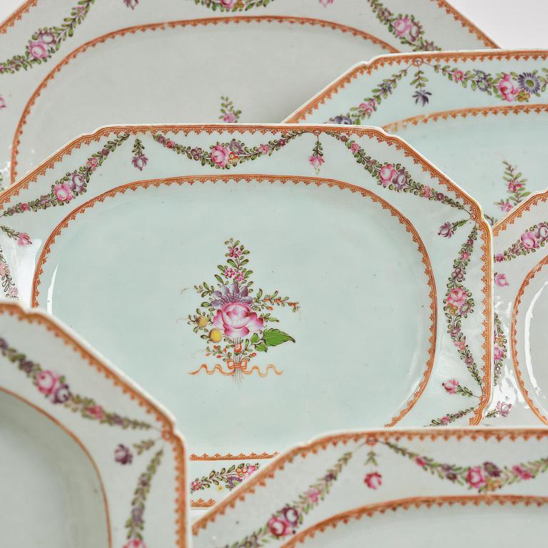 An extensive famille rose dinner service, Qing dynasty, Qianlong (1736-95). (106 pieces).