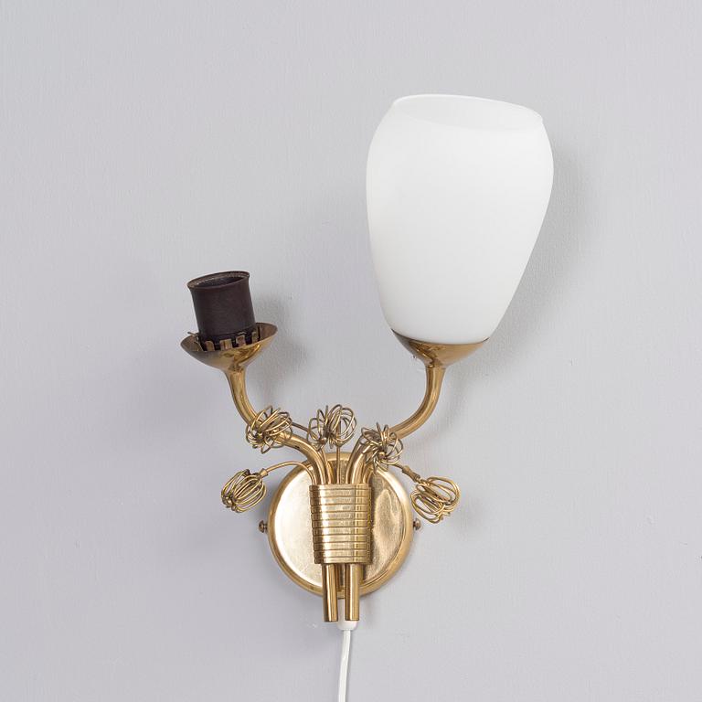 PAAVO TYNELL, VÄGGLAMPA, modell 9453, tillverkare Oy Taito Ab, 1900-talets mitt.