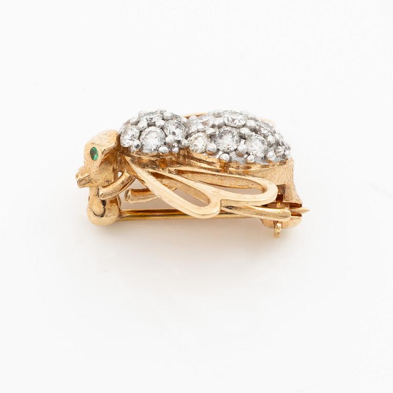 Brooch, Jarl Sandin/Mary Kay, in the form of a bee, 18K gold with brilliant-cut diamonds.