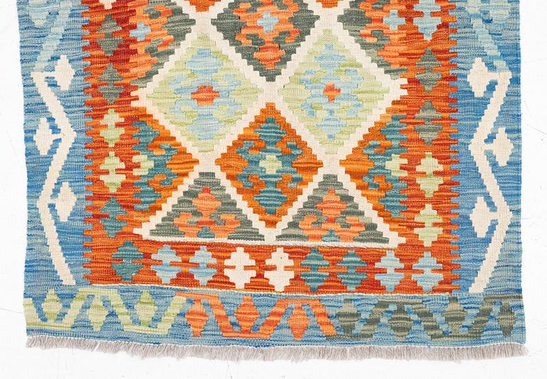 A kelim runner, approx. 483 x 84 cm.