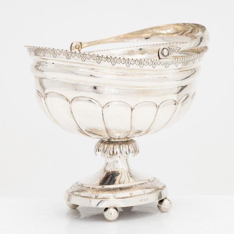 A Biedermeier silver bonbonnière, maker's mark of Lars Henrik Nordman, Uusikaupunki 1832.