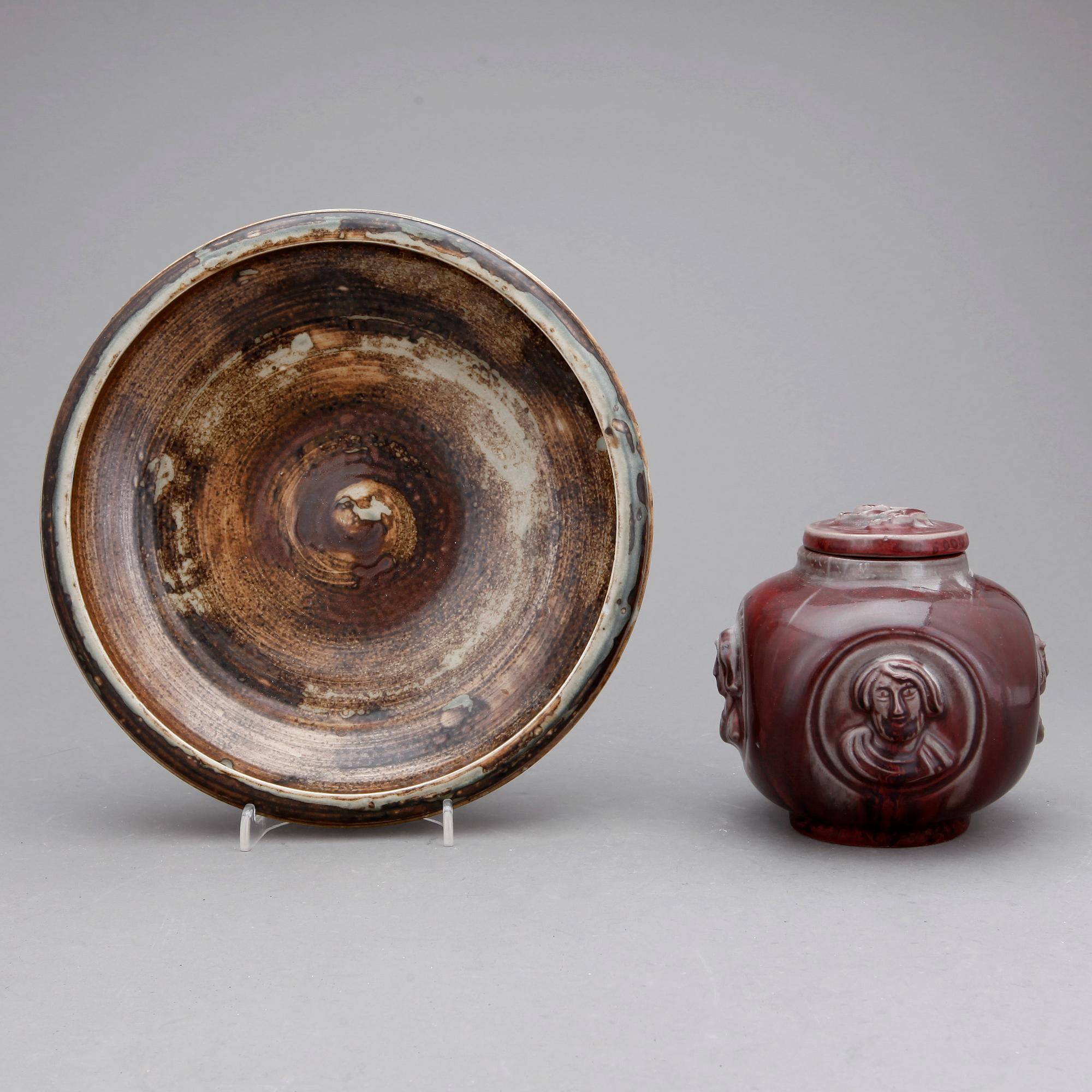 FAT samt DOSA, stengods, troligen Carl Halier samt Jais Nielsen, Royal Copenhagen.