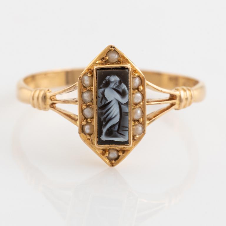 18K gold and small cameo and seed pearl ring.