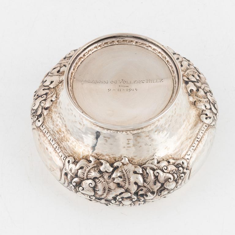 A Norwegian art nouveau silver bowl bearing the mark of NM Thune, early 20th Century.