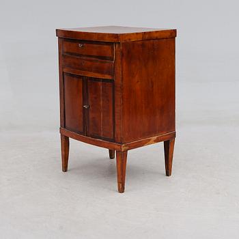 POTTSKÅP, 1800-talets första hälft.