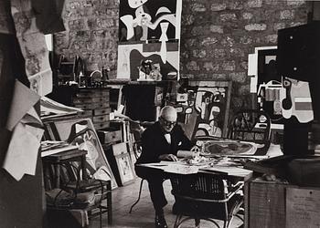 185. Gisèle Freund, "Le Corbusier dans son atelier à Paris, 1961".