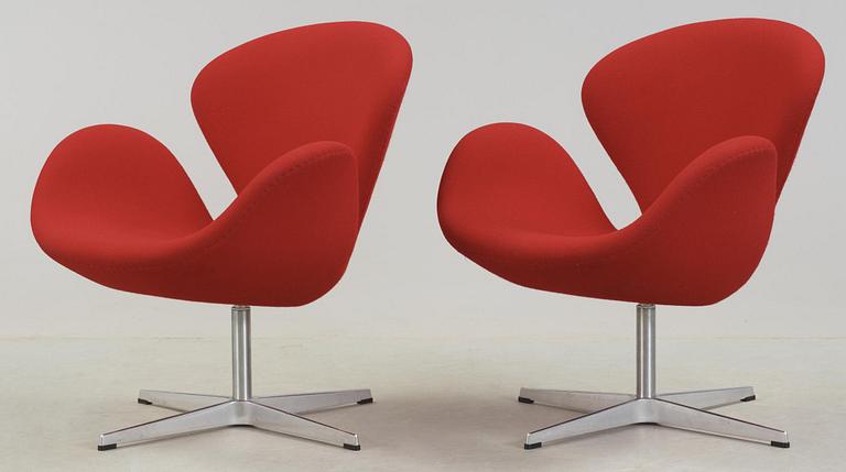 FÅTÖLJER, ett par, "Svanen", Arne Jacobsen, Fritz Hansen.