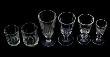 GLASSERVIS, 49 st snarlika, "Karlberg", Elis Bergh, Kosta.