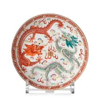 949. A dragon dish, late Qing dynasty/Republic.
