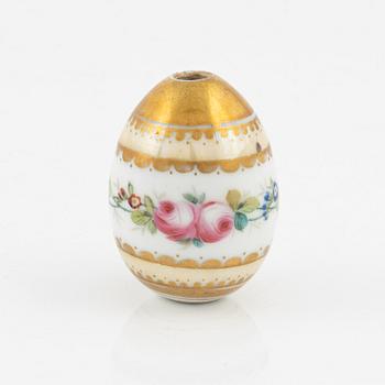 A porcelain egg, Russia, second half of the 20th century.