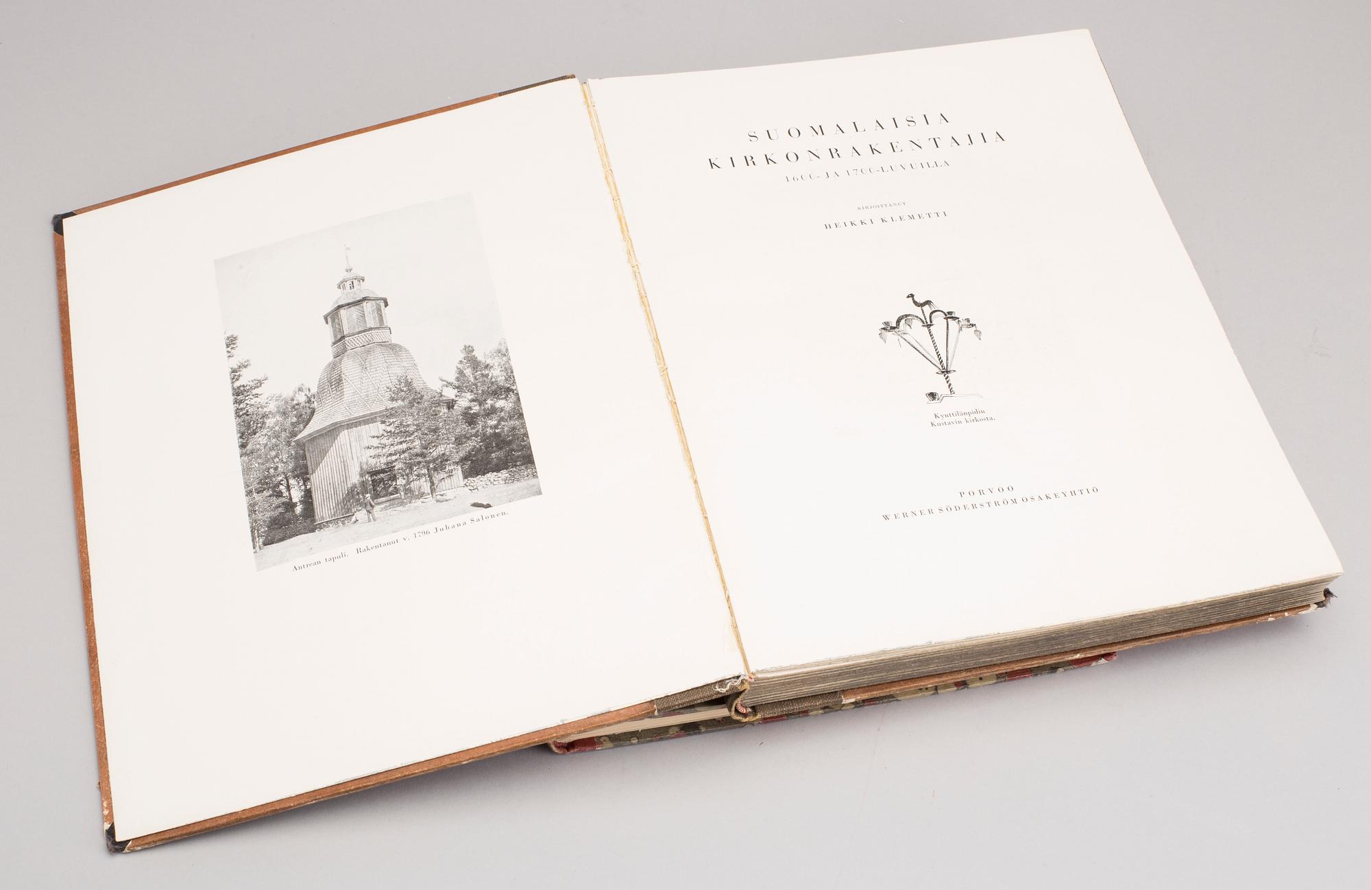 GODS OCH HERRESÄTEN I FINLAND, Ragna Ahlbäck, 1946 samt FINSKA KYRKOR, Heikki Klemetti, 1927.