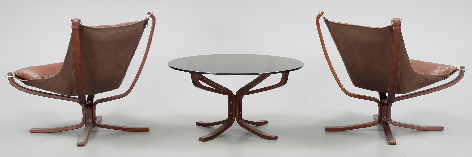 FÅTÖLJER, 2 st, samt BORD, "Falcon", Sigurd Ressell, Vatne Möbler, Norge, 1970-tal.