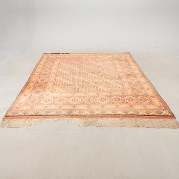 Matta Orientalisk semiantik ca 364x237 cm.