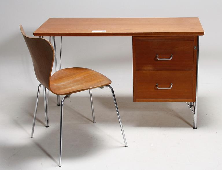 SKRIVBORD MED STOL, enligt uppgift Arne Jacobsen, 1960-tal.