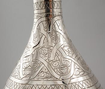 VASER, ett par, silver, troligen Egypten, 1900-tal, vikt 643 gram.