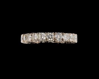 808. RING, eternityring, brilliant cut diamonds, tot. app. 2.20 cts, app G-H/VS.