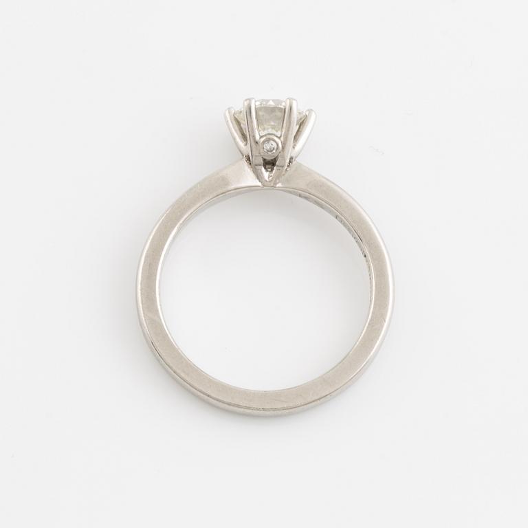 Ring, solitär platina med briljantslipad diamant 0,70 ct.