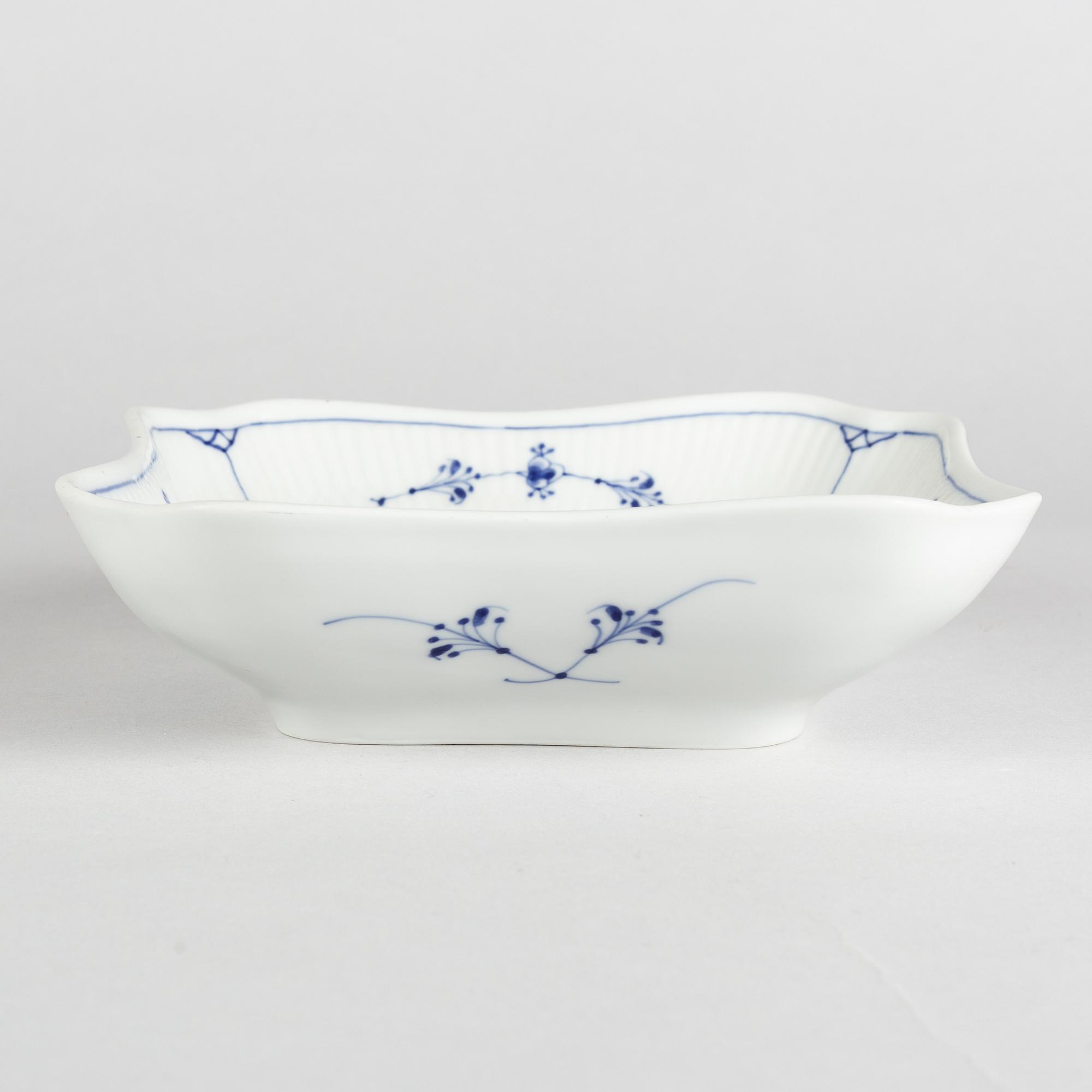 A 'Blue Fluted Plain' porcelain dish, Royal Copenhagen, model 26, 1898-1923.