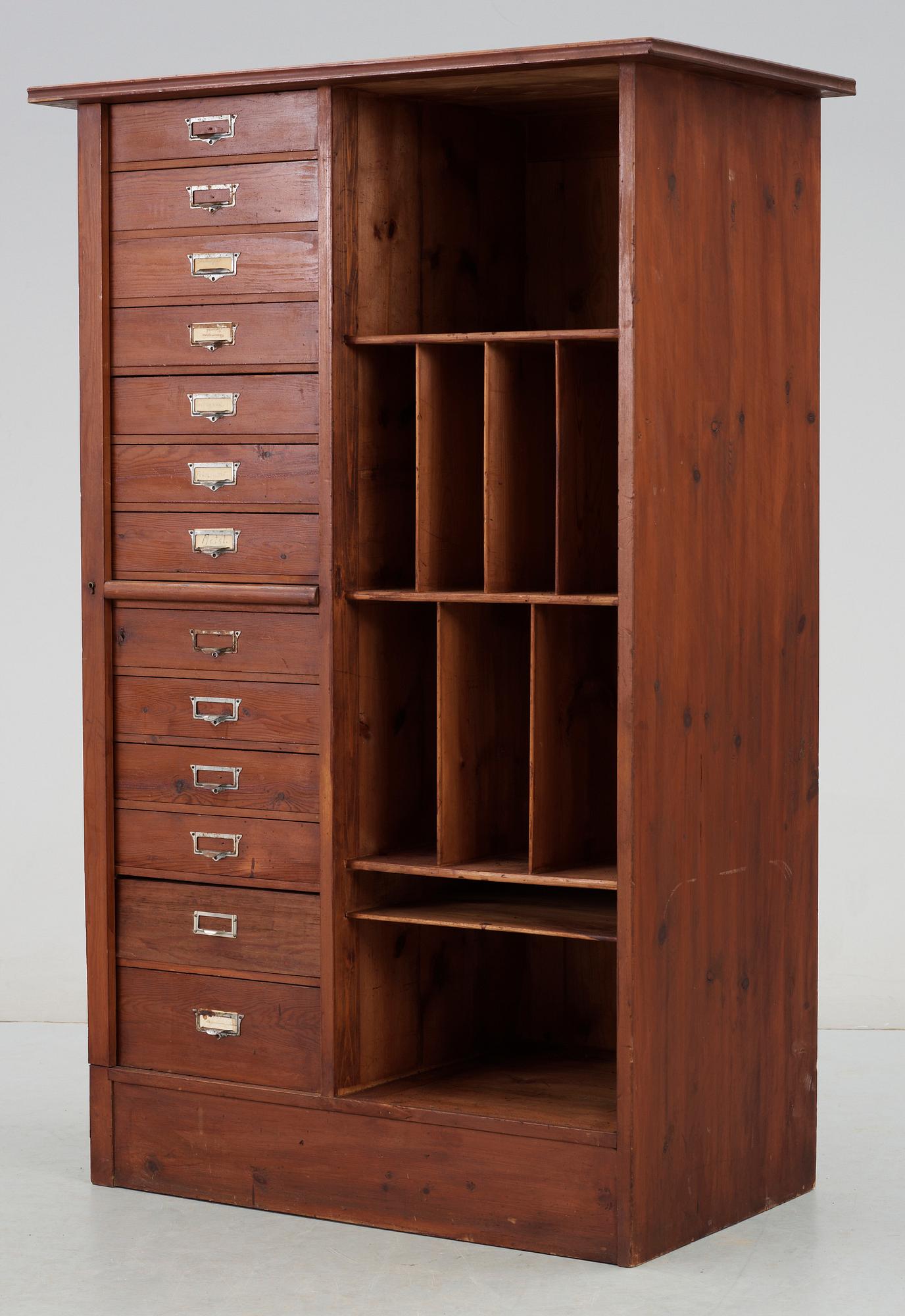 ARKIVSKÅP MED SKRIVSKIVA, 1900-talets första del.