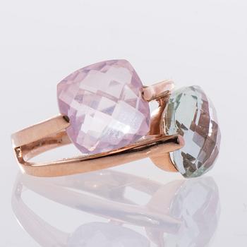 RING, 18K guld, cushion cut rosenkvarts och prasiolit, italienska stämplar. Vikt 5,4 g.