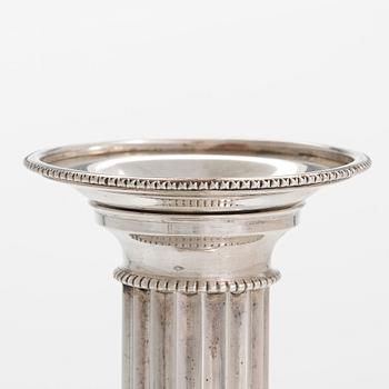 Ljusstakar, ett par, silver, Kultateollisuus, Åbo, 1961 och 1964.
