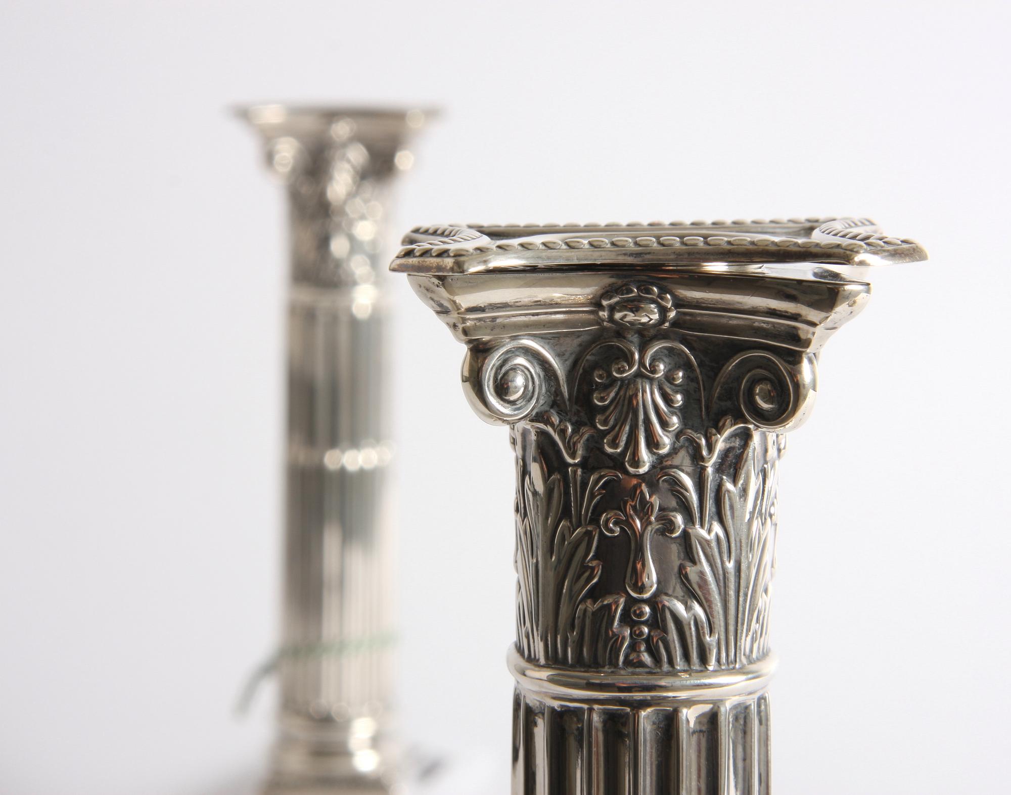 LJUSSTAKAR, ett par, silver, England Sheffield 1918.