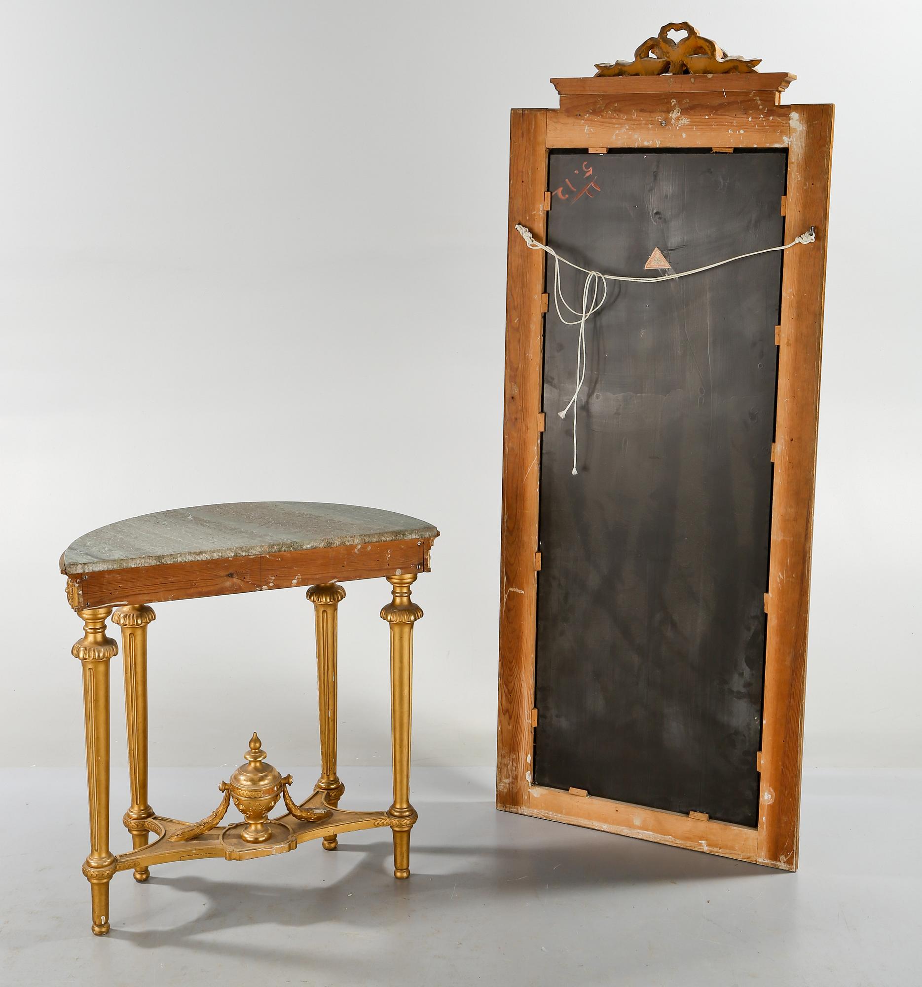 SPEGEL och KONSOLBORD, gustaviansk stil, 1900-talets första hälft.