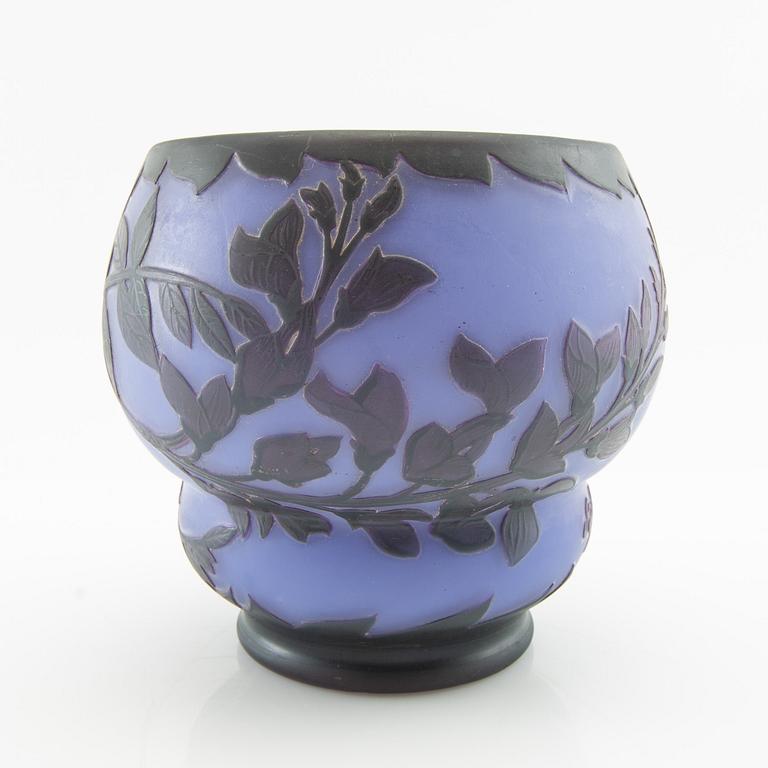 Vase, signed Richard Art Nouveau early 20th century.
