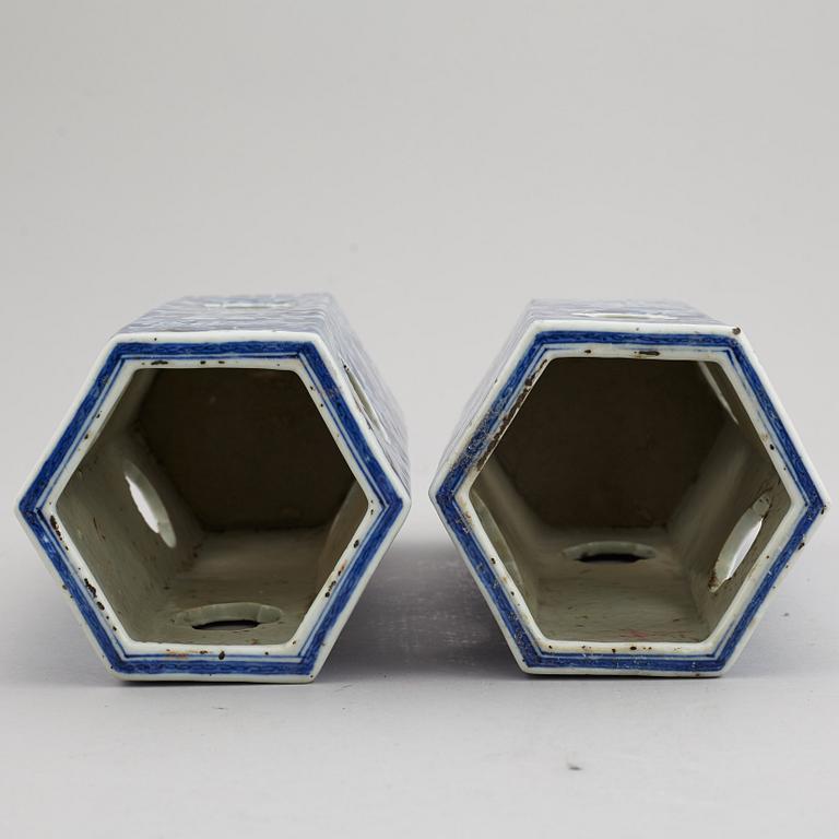 A pair of lanterns/mounted as lamps, late Qingdynasty, circa 1900.