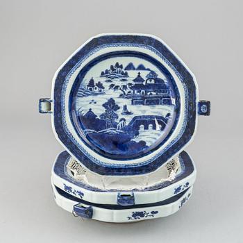 A set of three blue and white hot water plates, Qing dynasty, circa 1800.